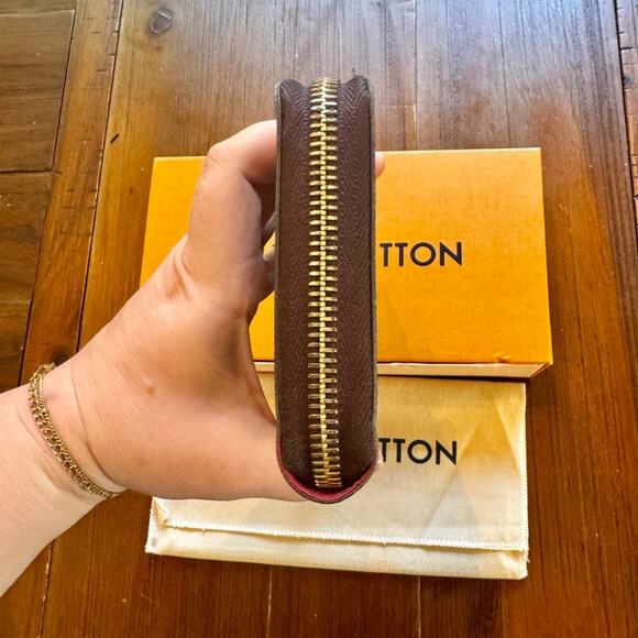 ☂️Louis Vuitton Animation 2015 Monogram Canvas Evasion Zippy Wallet☂️ - Picture 3 of 10